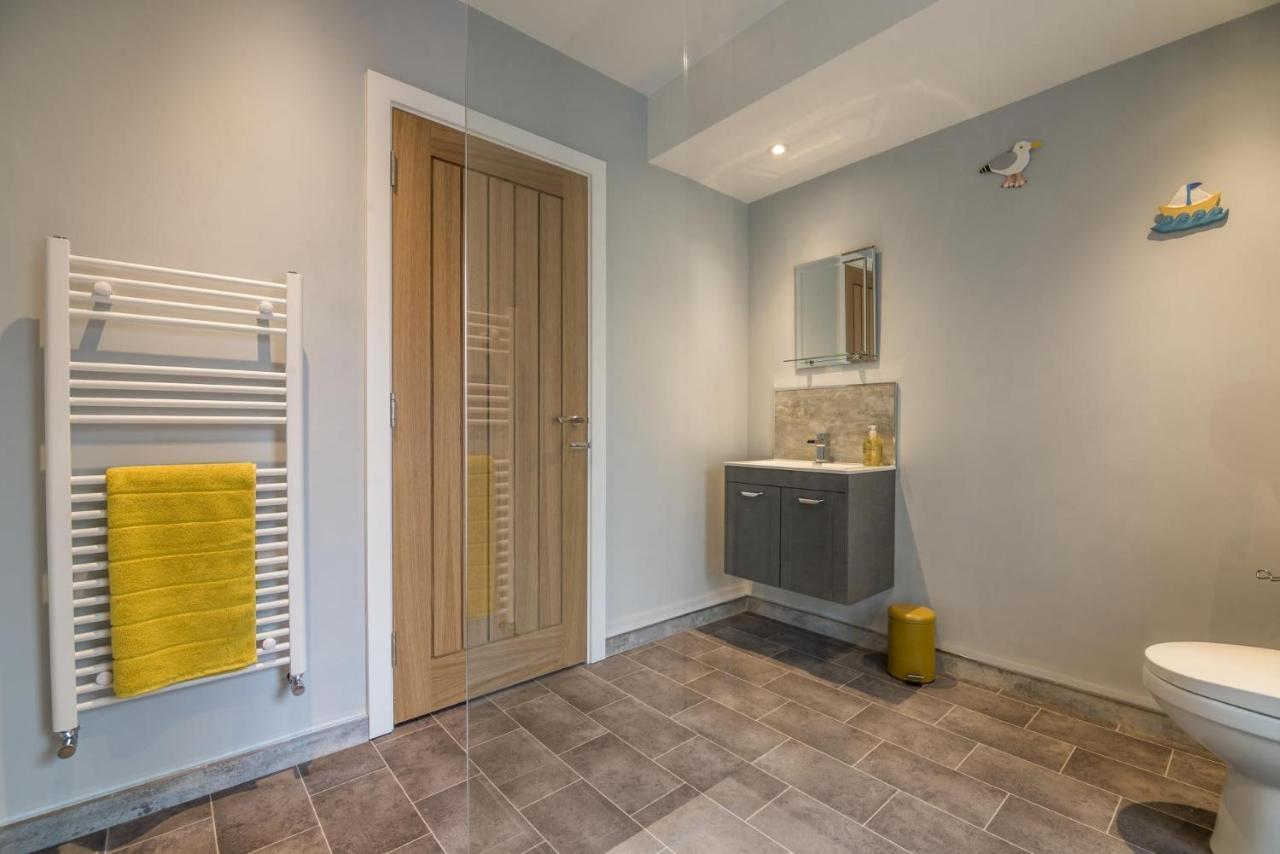 Tipyn O Haul - 1 Bedroom Apartment - Tenby Esterno foto